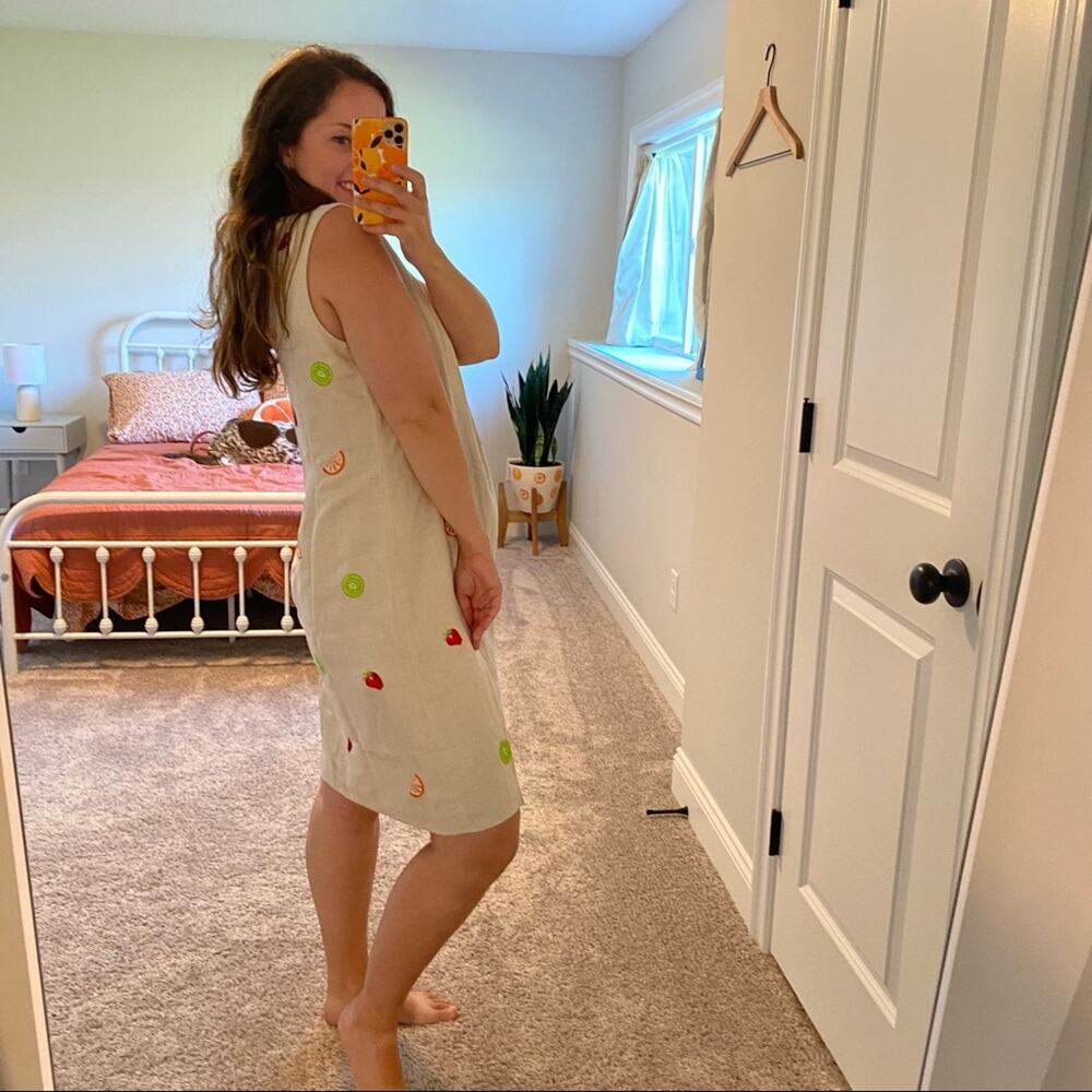 Vintage Jillian Jones Tan Neutral Fruit Embroidered Mini Dress 14 - Picture 5 of 16